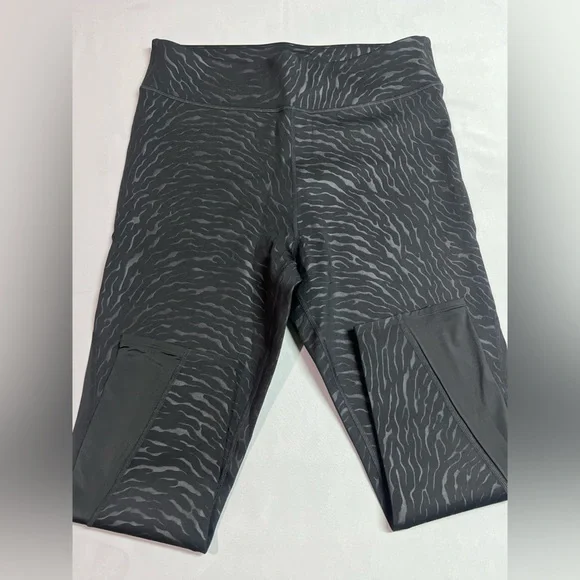 Women's Embossed Compression 3/4 Length Leggings Savanna Print XL - Picture 2 of 6